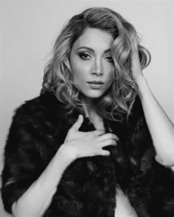 All About Leah Gibson | Net Worth, Relationship, Career