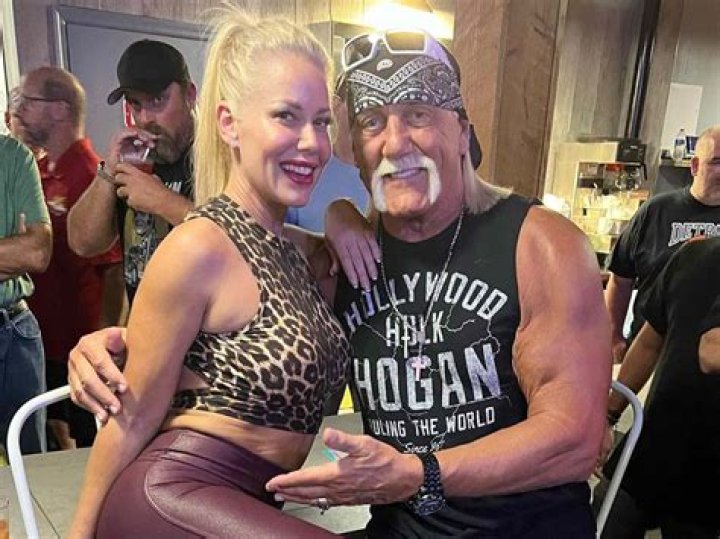 All About Sky Daily : Hulk Hogan’s Tempting Blonde Girlfriend