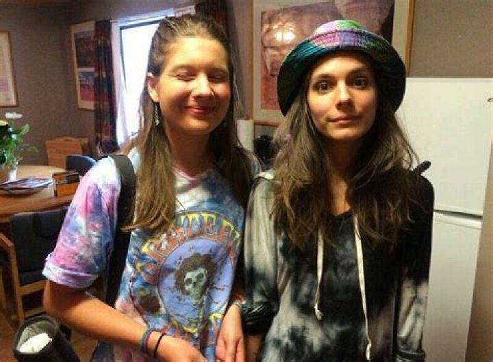 Caitlin Stasey Siblings: Meet Victoria Stasey
