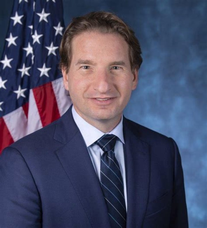 Dean Phillips Wiki, Height, Net Worth, Wife, Marriage, Career