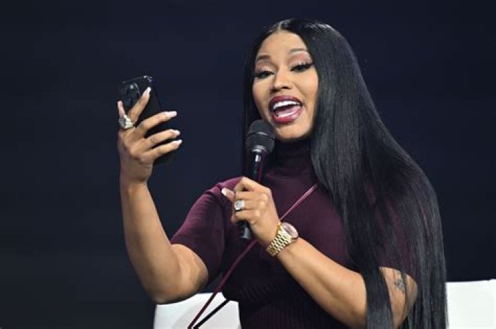 Drake Expressed How Much He Misses Nicki Minaj On IG Live Before Releasing ‘Seeing Green’