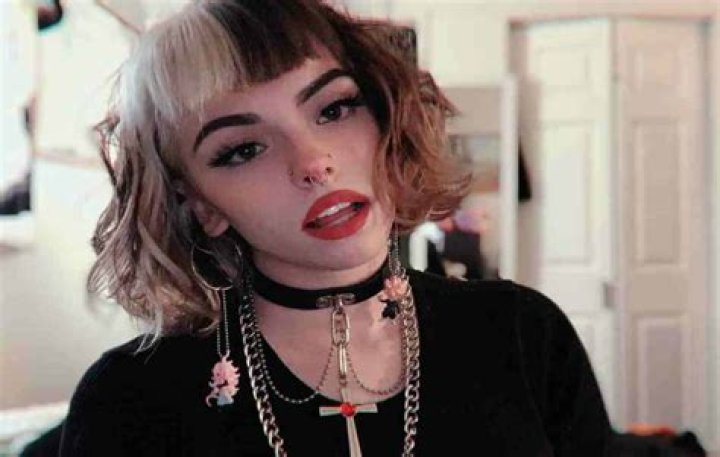Emma Langevin : Bio, Net Worth, Relationship, Height And Career