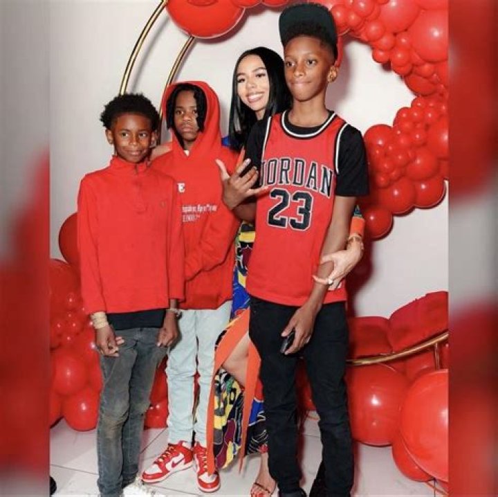 How many brothers does Young Thug have