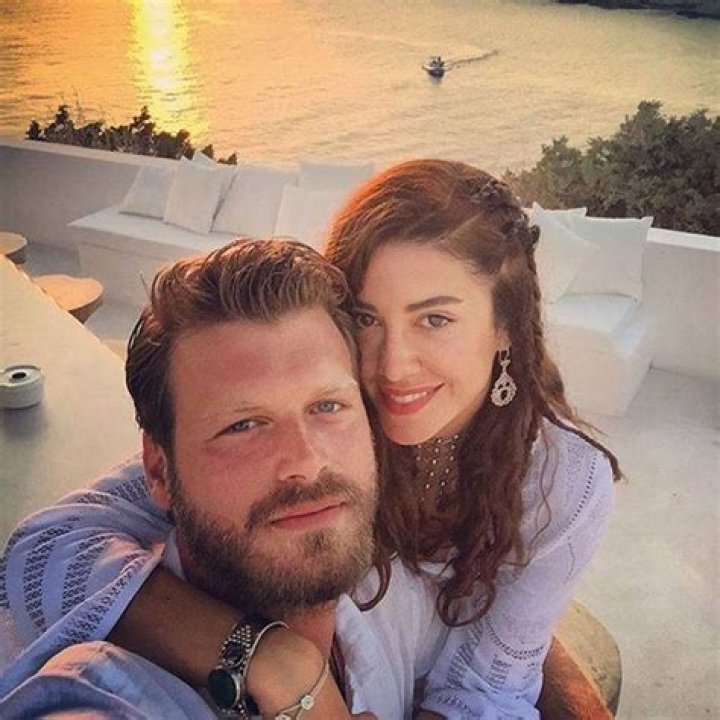 How old is Kıvanç Tatlıtuğ’s wife Başak Dizer Today.........