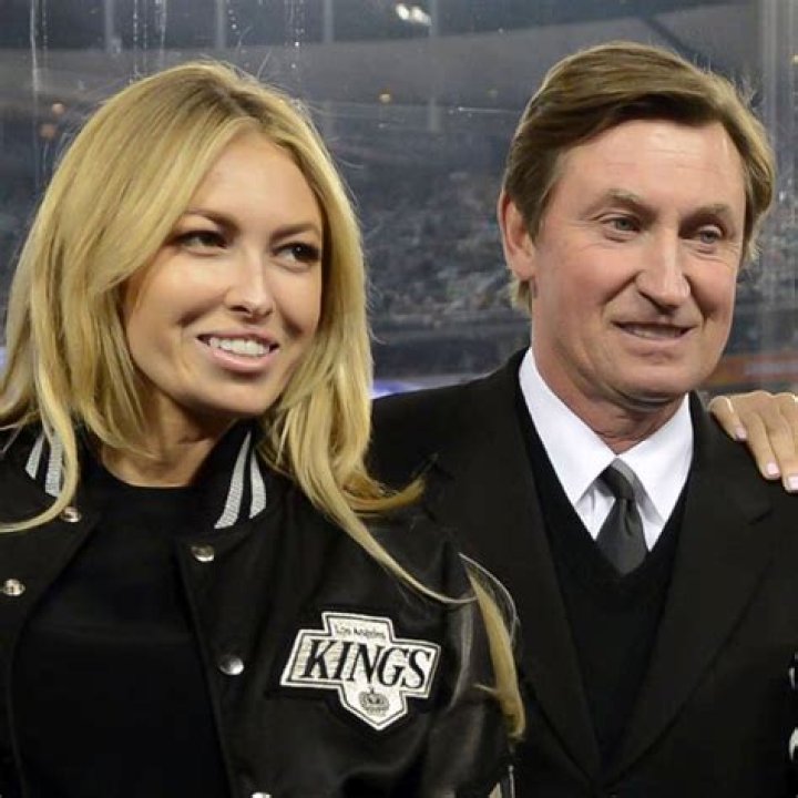 How rich is Paulina Gretzky: What is His Net Worth