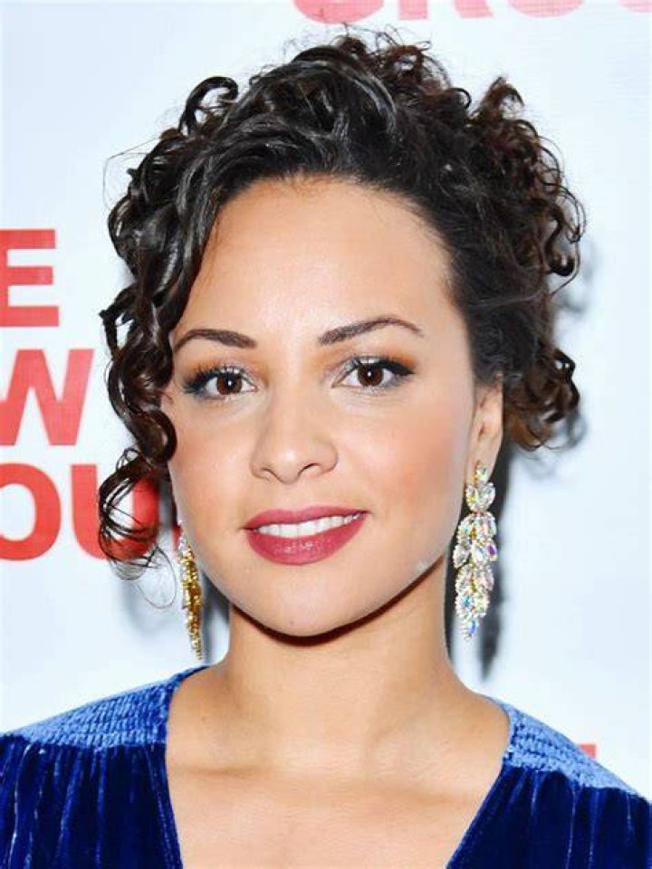 Jasmine Cephas Jones Height: How tall is Jasmine Cephas Jones?