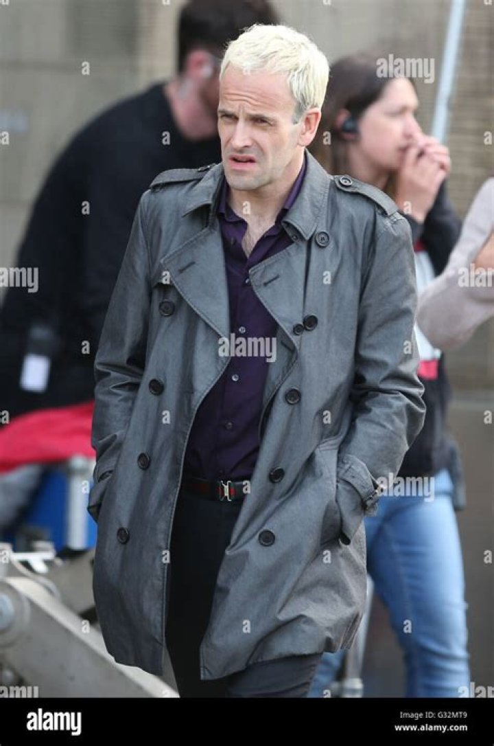 Jonny Lee Miller