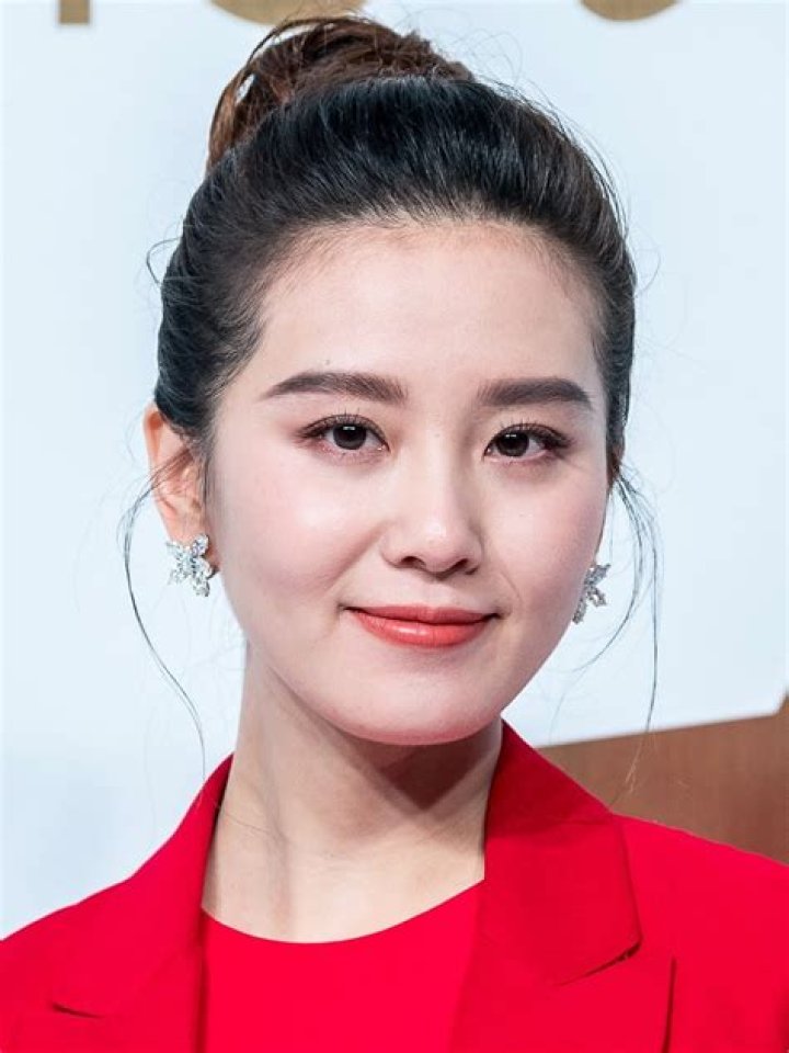 Liu Shishi | Bio, Age, Net Worth, Relationship, Career