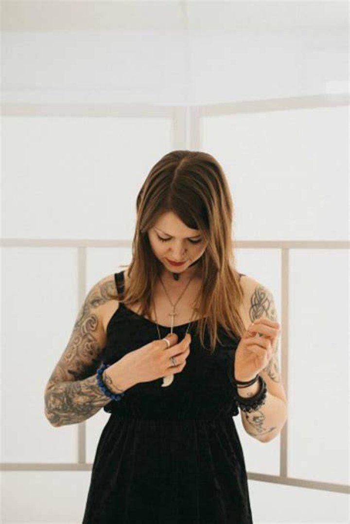 Liz Worth