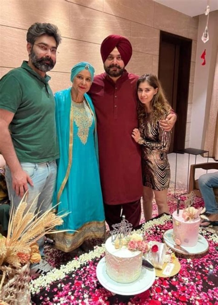 Navjot Singh Sidhu Age, Bio, Family, Career, Net Worth, Wife