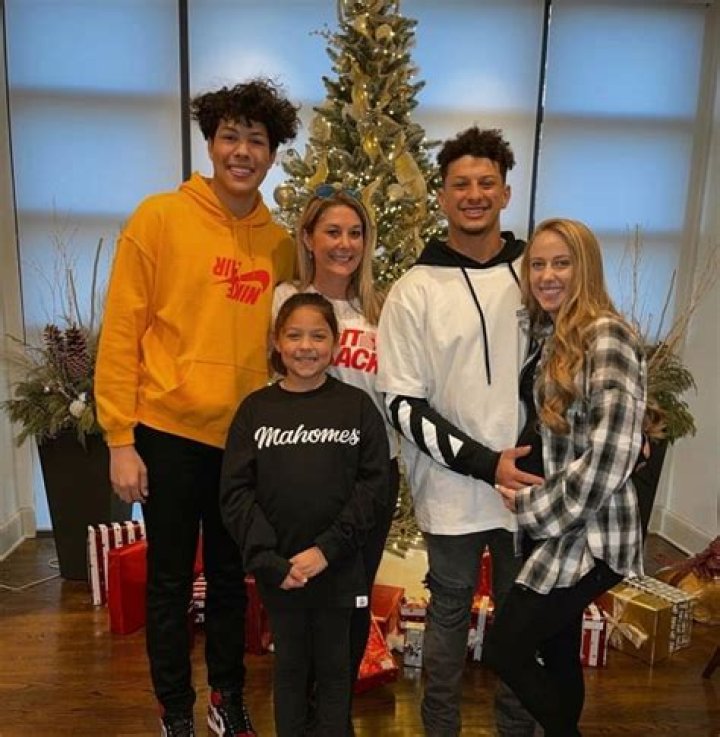 Patrick Mahomes Age, Bio, Net Worth, Wife, Career & Parents