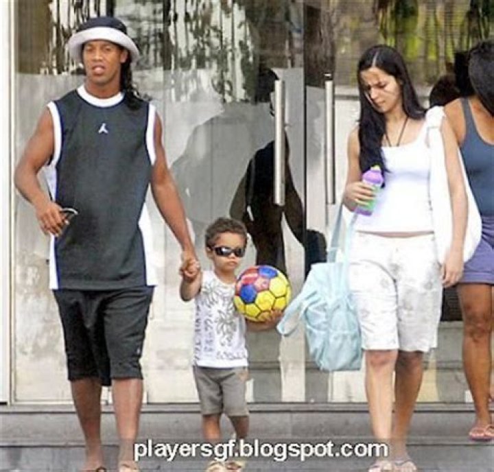Ronaldinho Wife: Meet Janaína Mendes