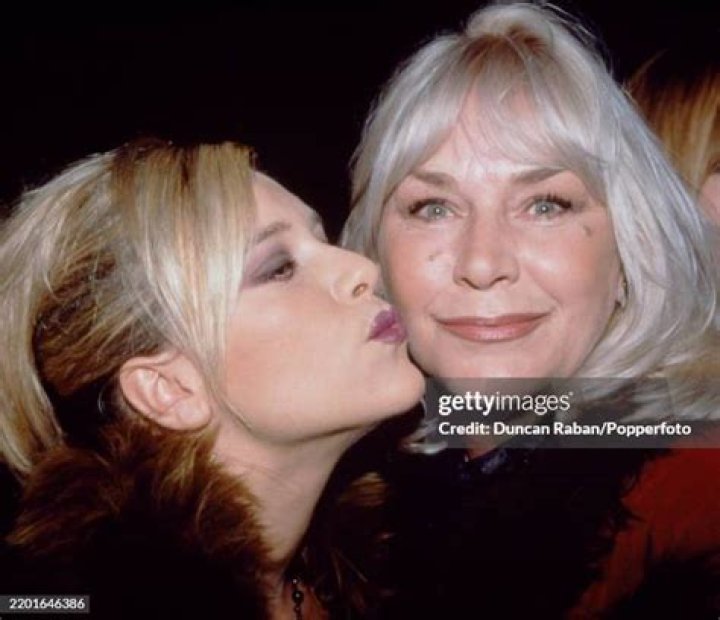 Samantha Fox Parents: Meet Carole Ann And John Patrick Fox