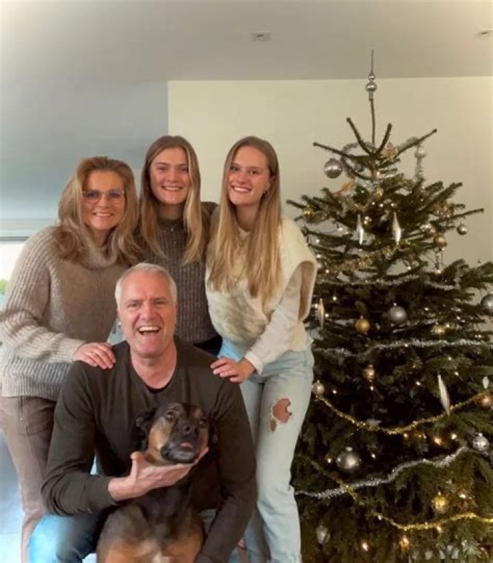 Sarina Wiegman Daughters: Meet Sacha And Lauren