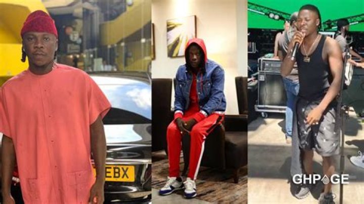 Stonebwoy Roasted On Social Media For Sharing ‘Kpoo Keke’ To Fans Whilst Performing On Stage