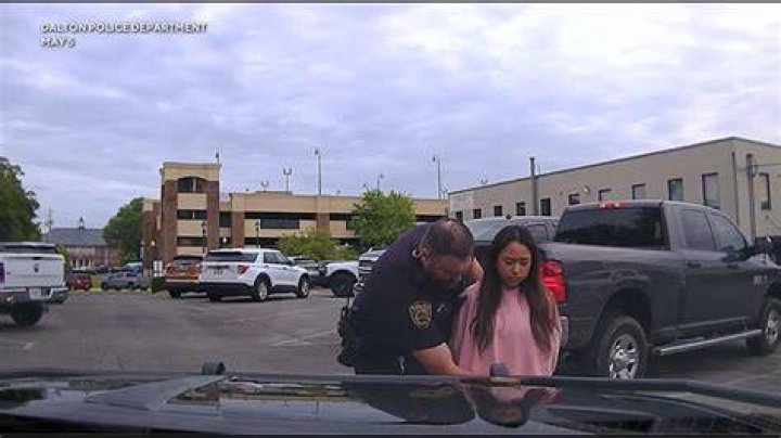 Teacher Vilmaris Montalvo, Who Is Pregnant, Was Stopped And Detained
