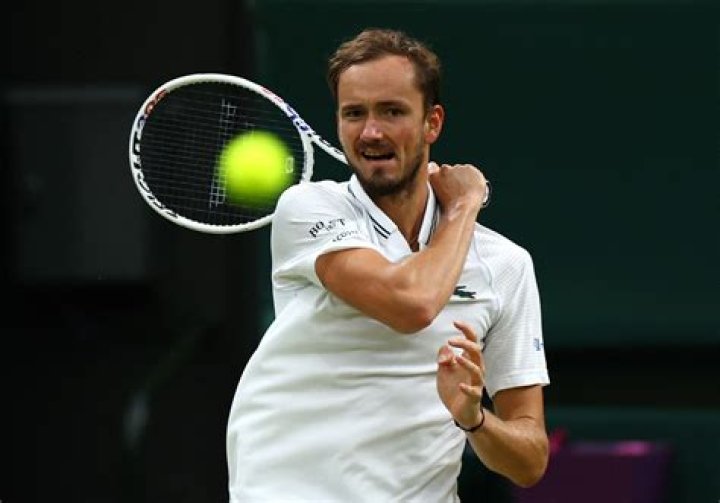 Why did Kyrgios withdraw from Wimbledon?